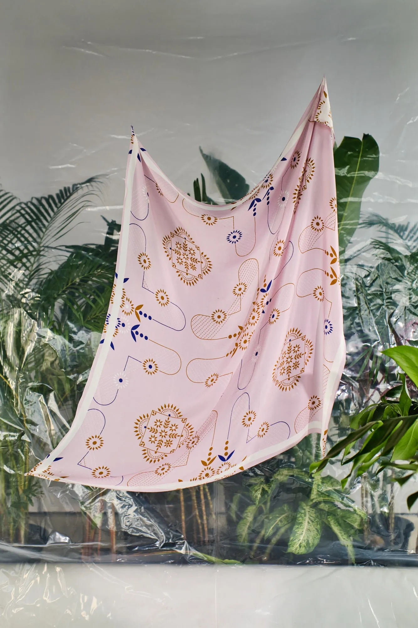 AARIA QUARTZ SILK SCARF