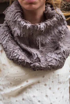 COLLAR SCARF · taupe feather fur