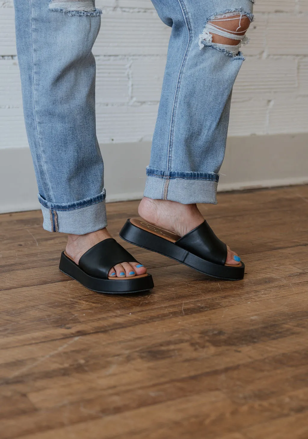 HELEN SLIP ON SANDAL 2 COLOR OPTIONS