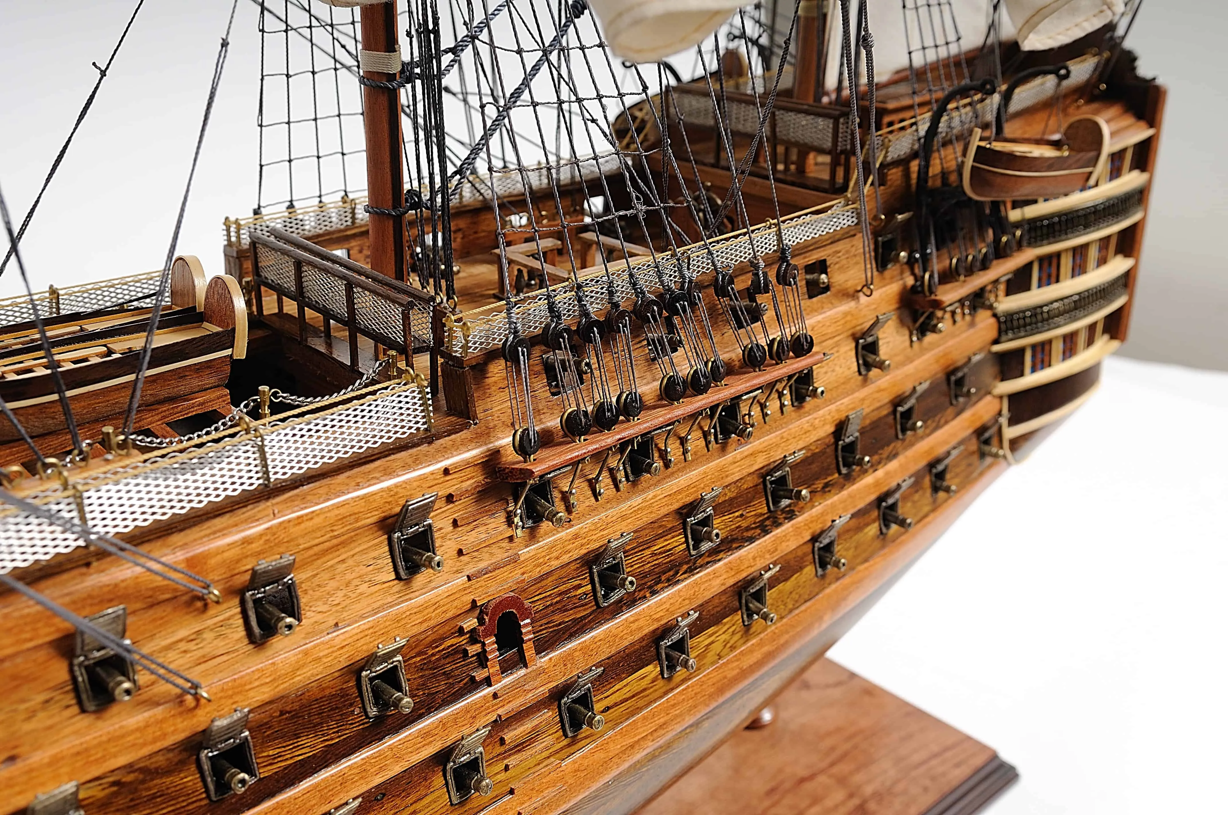 HMS Victory Admiral Nelsons Flagship Tall Ship Midsize EE Wood Model Sailboat Assembled