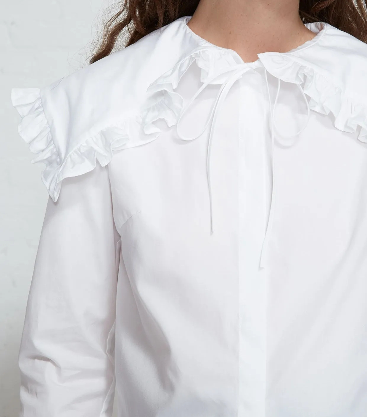 Mediavel Poplin Shirt / Dramatic Ruffled Cape Collar