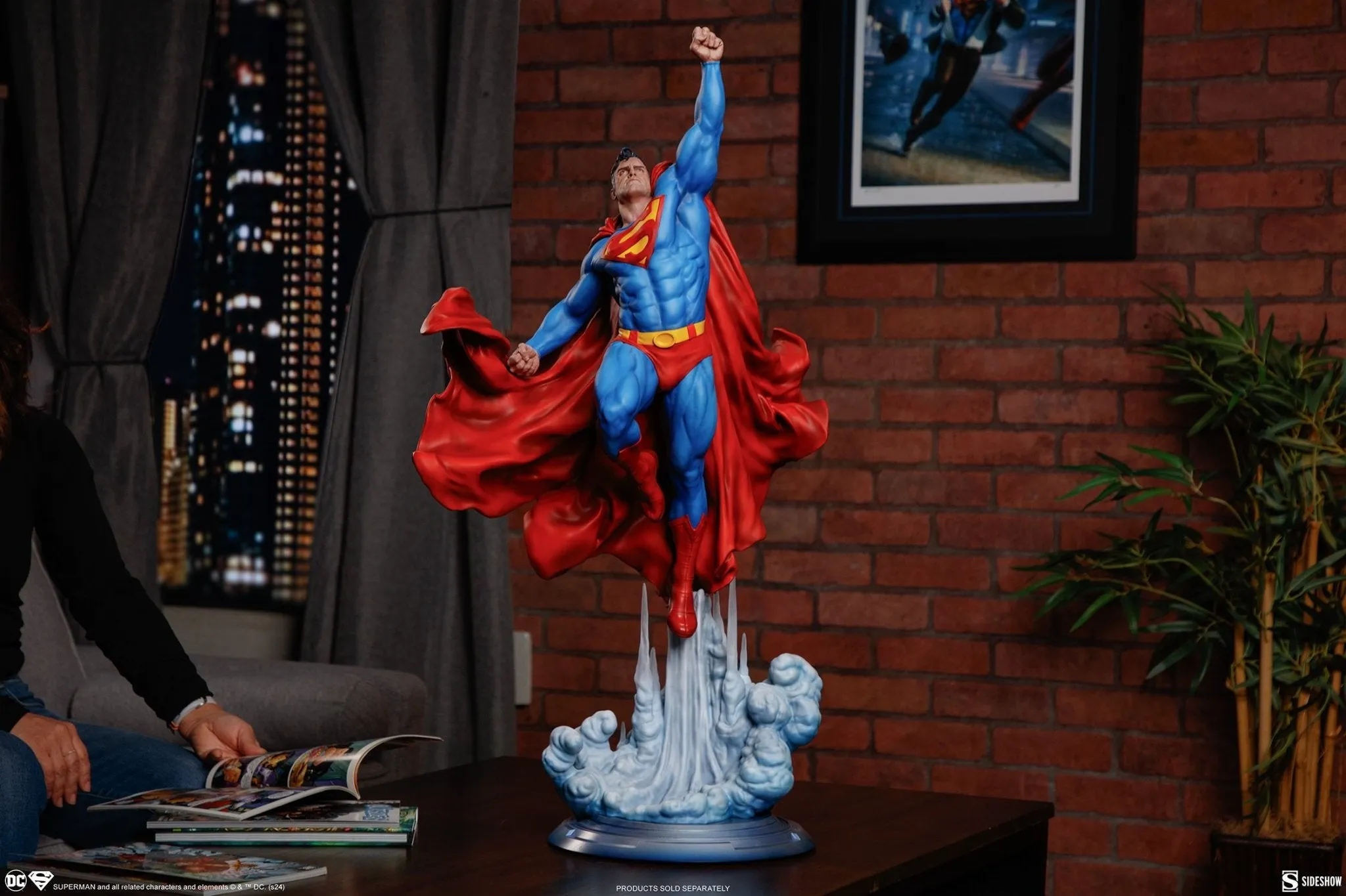 PRE-ORDER: Sidehsow Collectibles DC Comics Superman Premium Format Figure