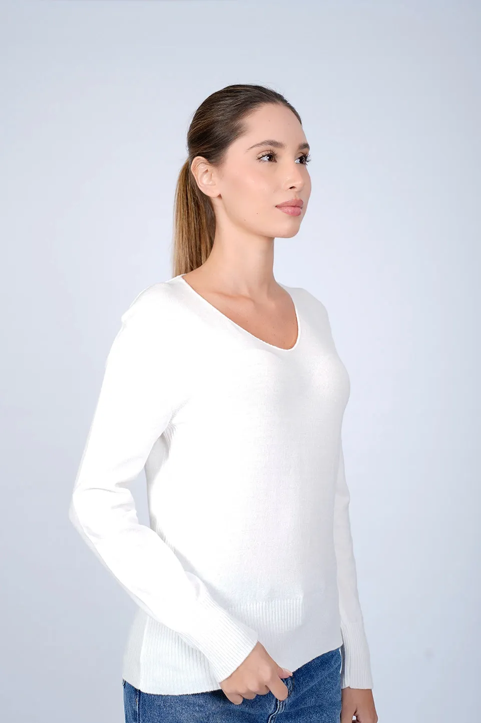 V-Neck Off White Knit Wear